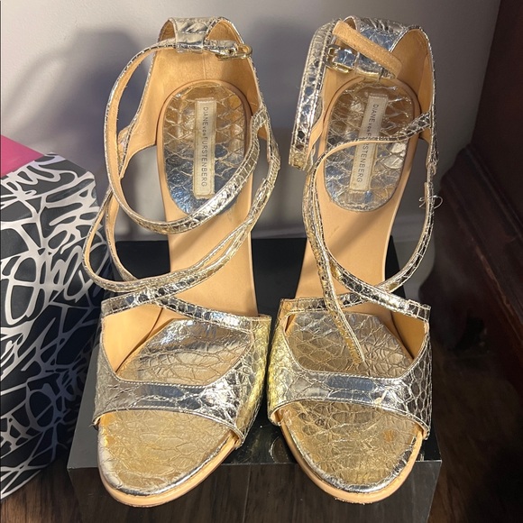 Diane Von Furstenberg Metallic Gold Heels - Picture 3 of 8